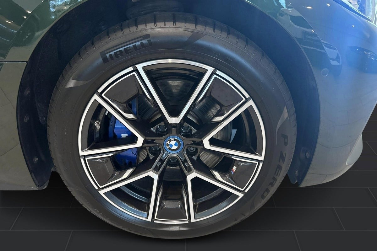 Grøn BMW i4 fra 2024