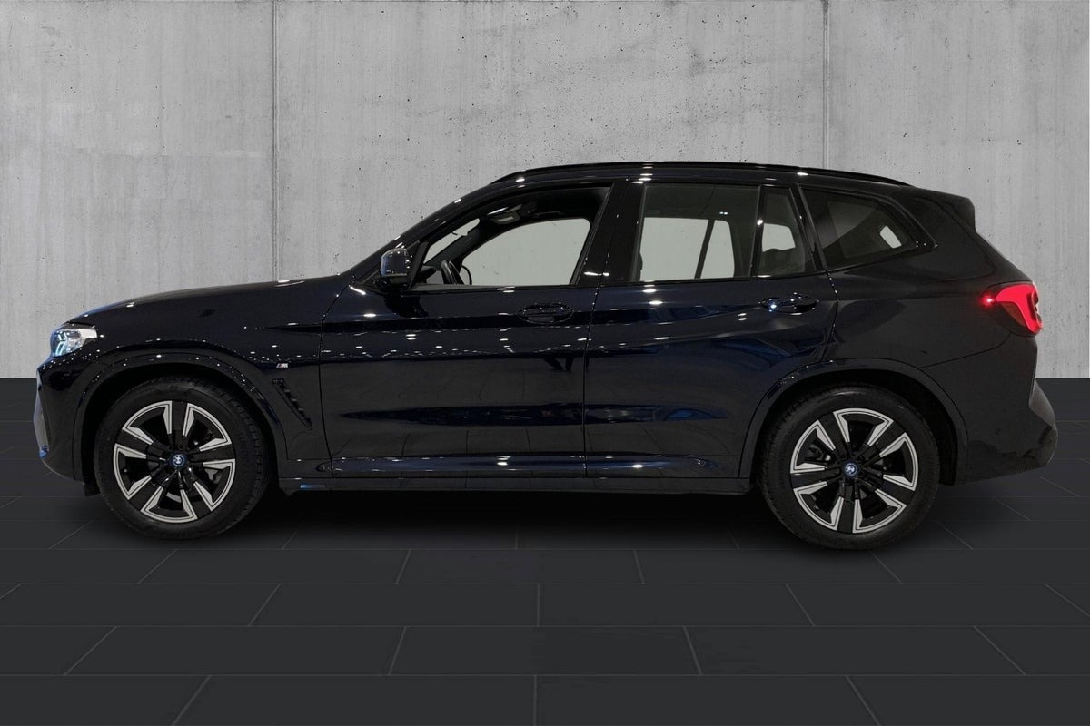 Sort BMW iX3 fra 2024