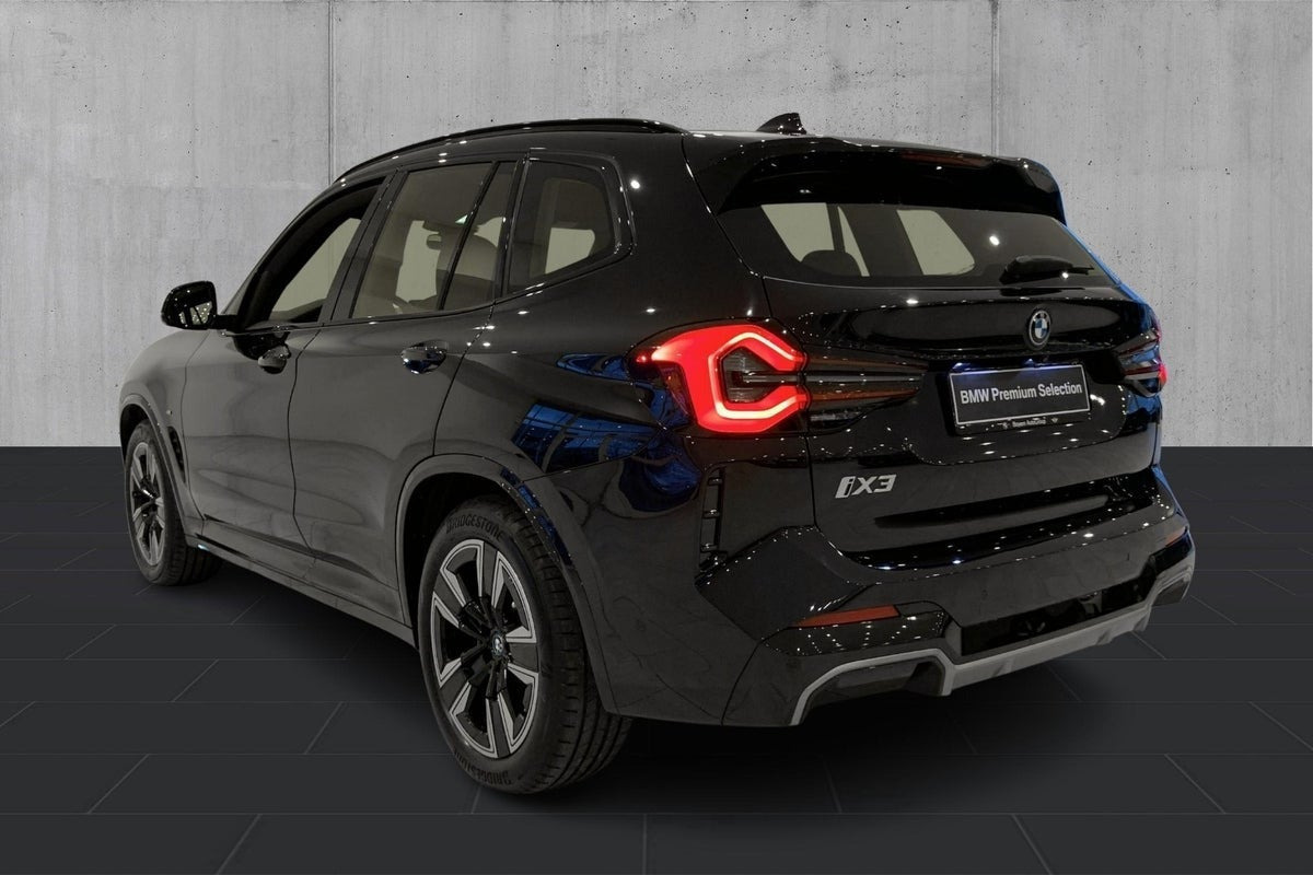Sort BMW iX3 fra 2024