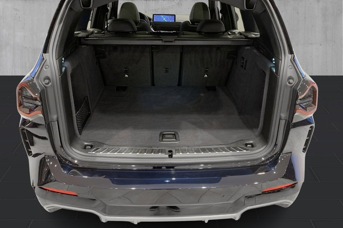 Sort BMW iX3 fra 2024
