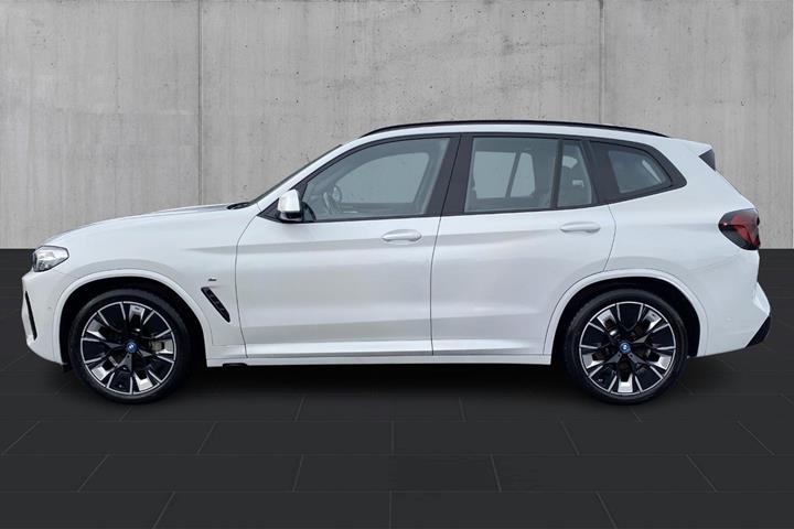 Hvid BMW iX3 fra 2023