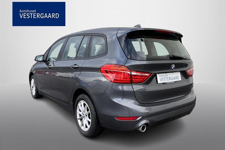Grå BMW 218i fra 2020
