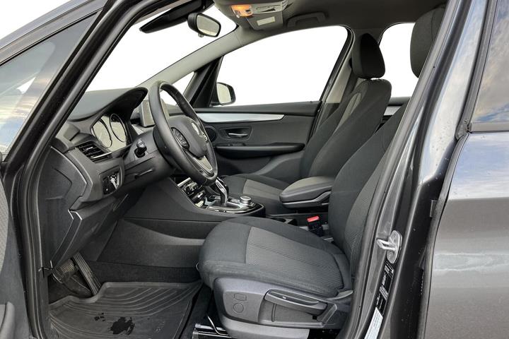 Grå BMW 218i fra 2020