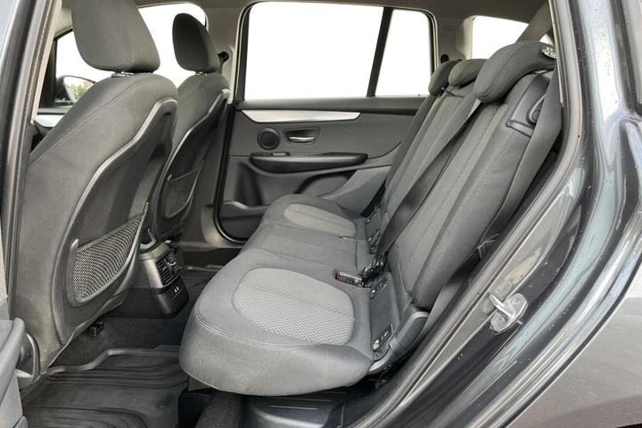Grå BMW 218i fra 2020
