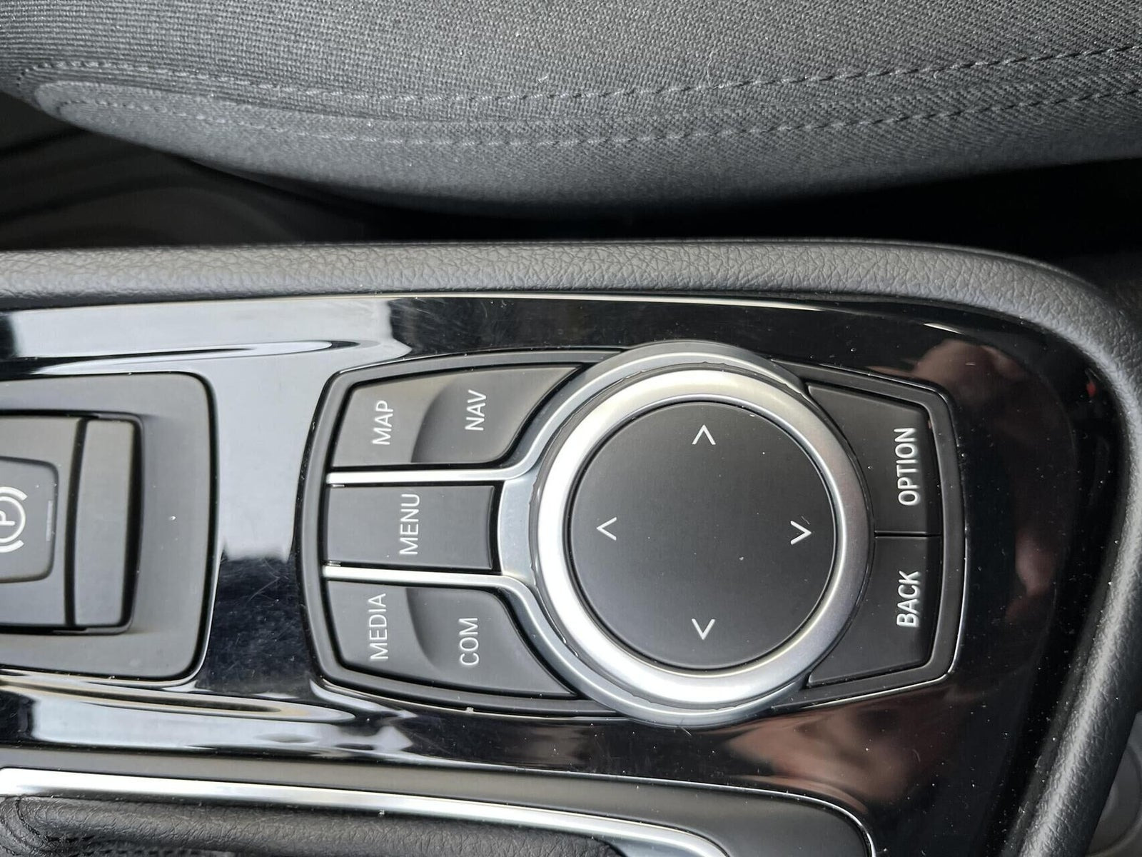 Grå BMW 218i fra 2020