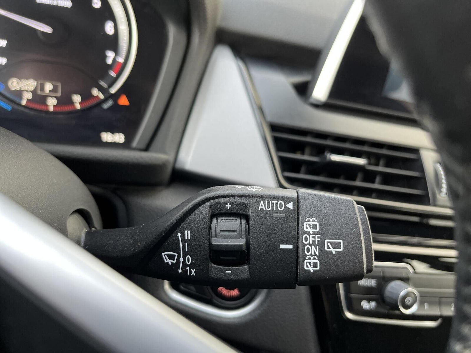 Grå BMW 218i fra 2020
