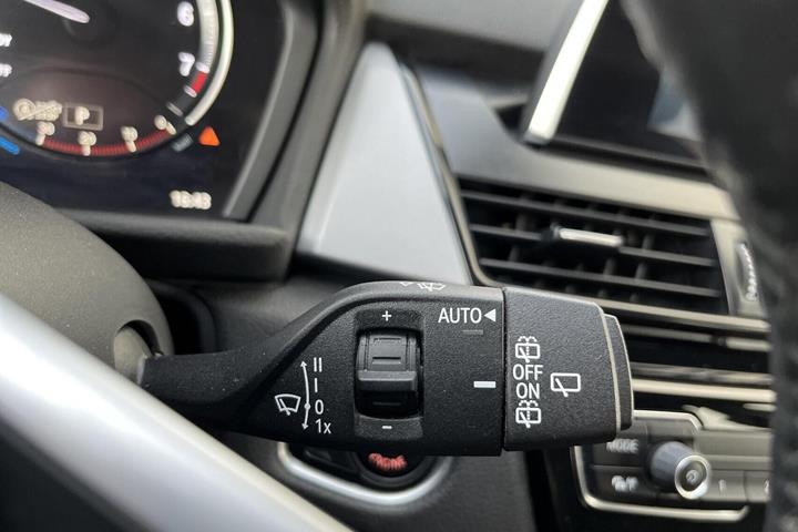 Grå BMW 218i fra 2020