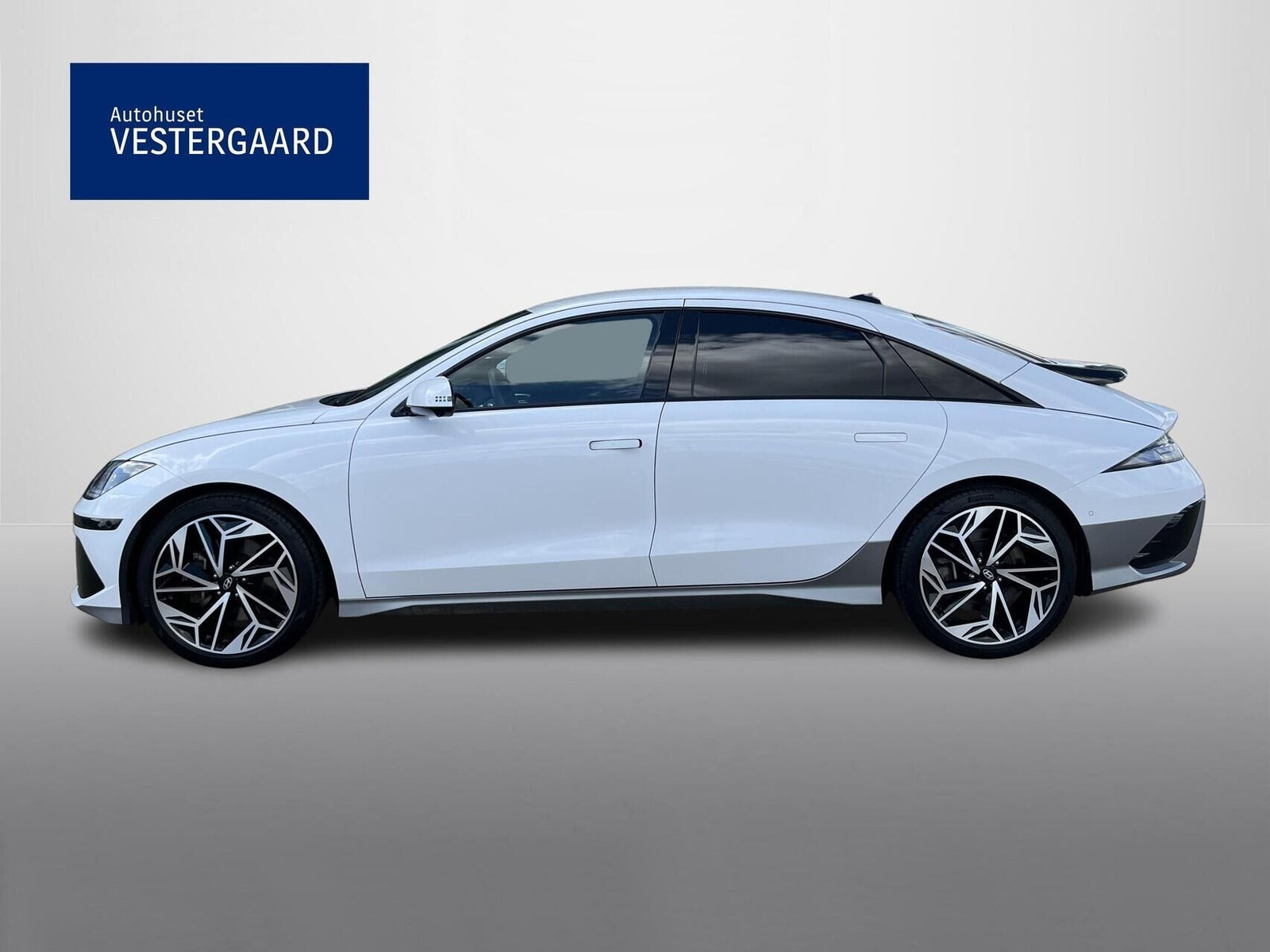 Sølv Hyundai Ioniq 6 fra 2025