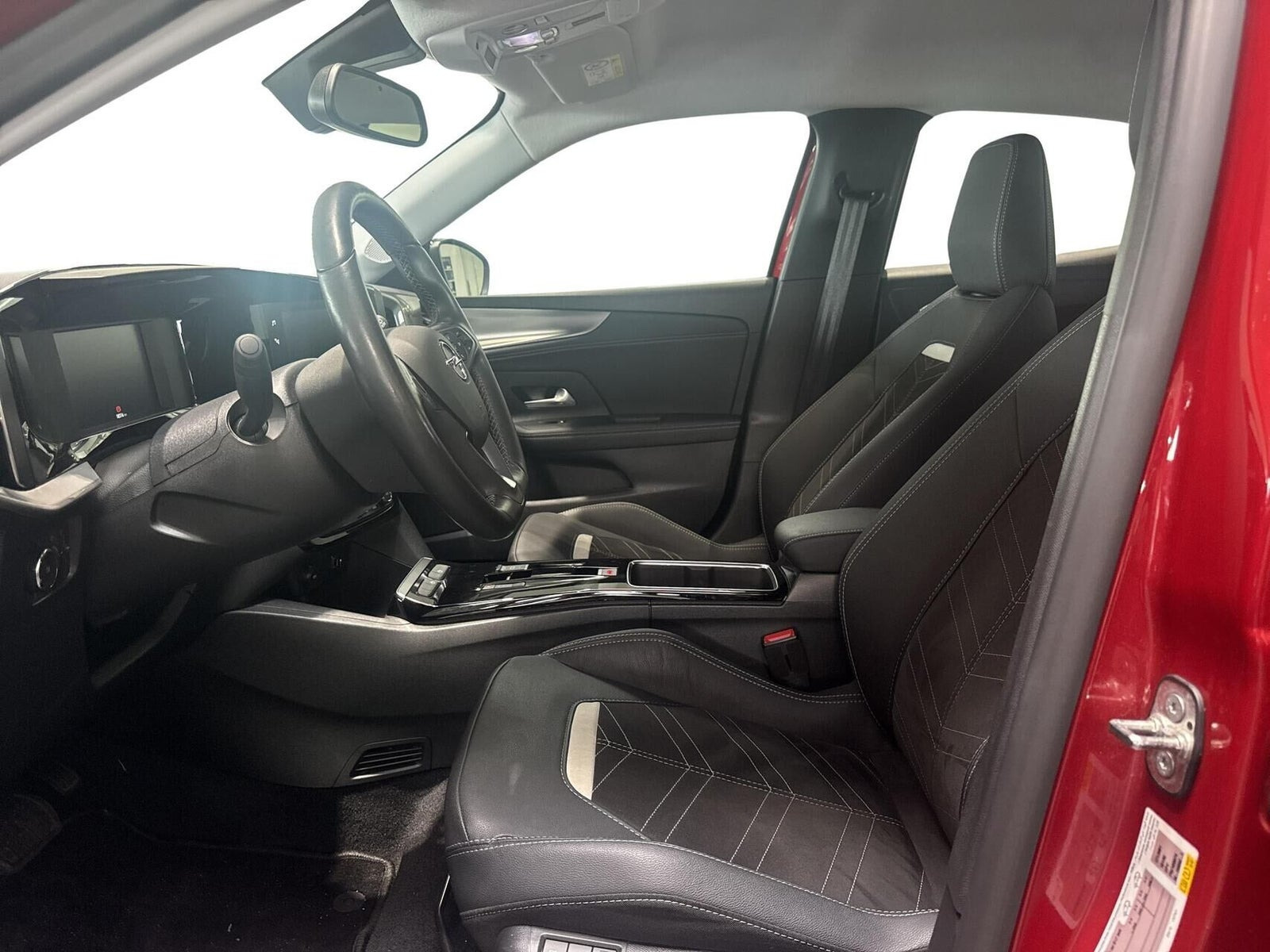 Rød Opel Mokka-e fra 2023