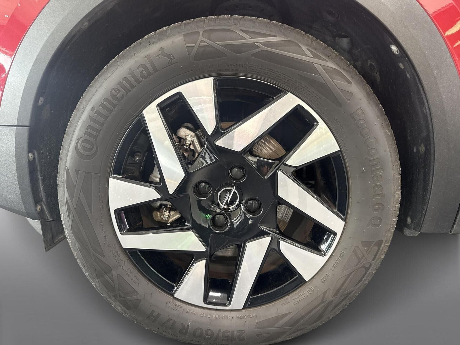 Rød Opel Mokka-e fra 2023