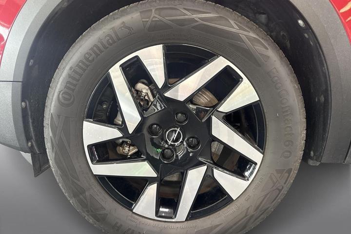 Rød Opel Mokka-e fra 2023