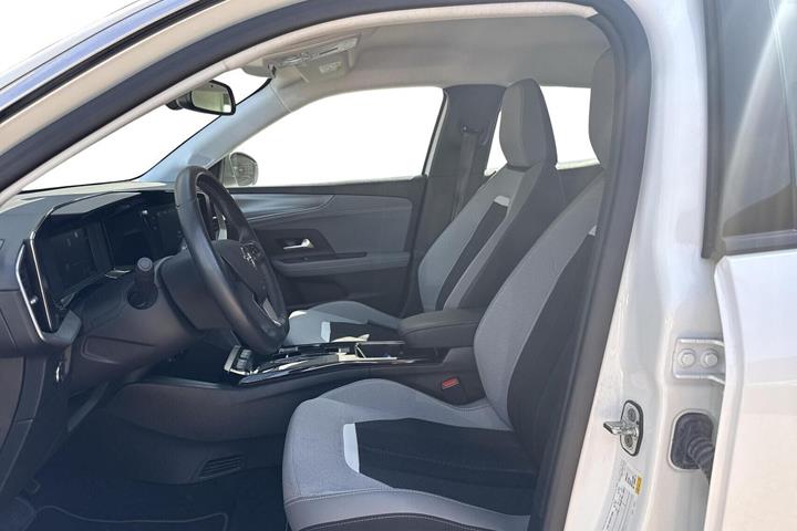 Hvid Opel Mokka-e fra 2022