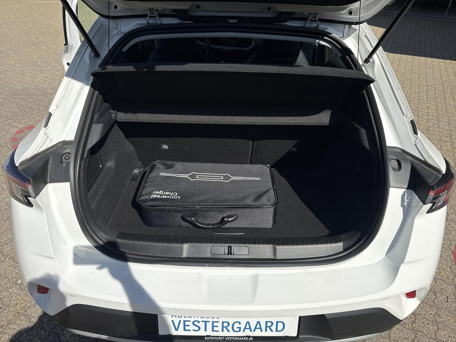 Hvid Opel Mokka-e fra 2022