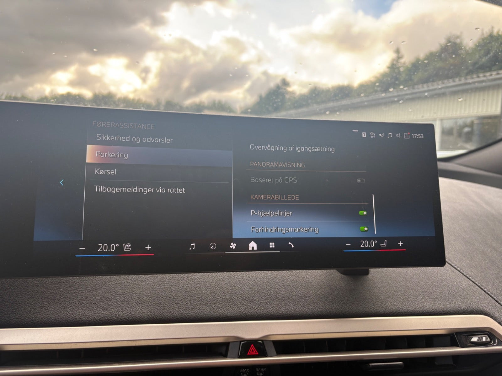 Grå BMW iX fra 2024