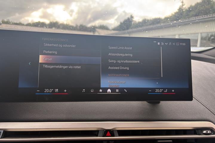 Grå BMW iX fra 2024