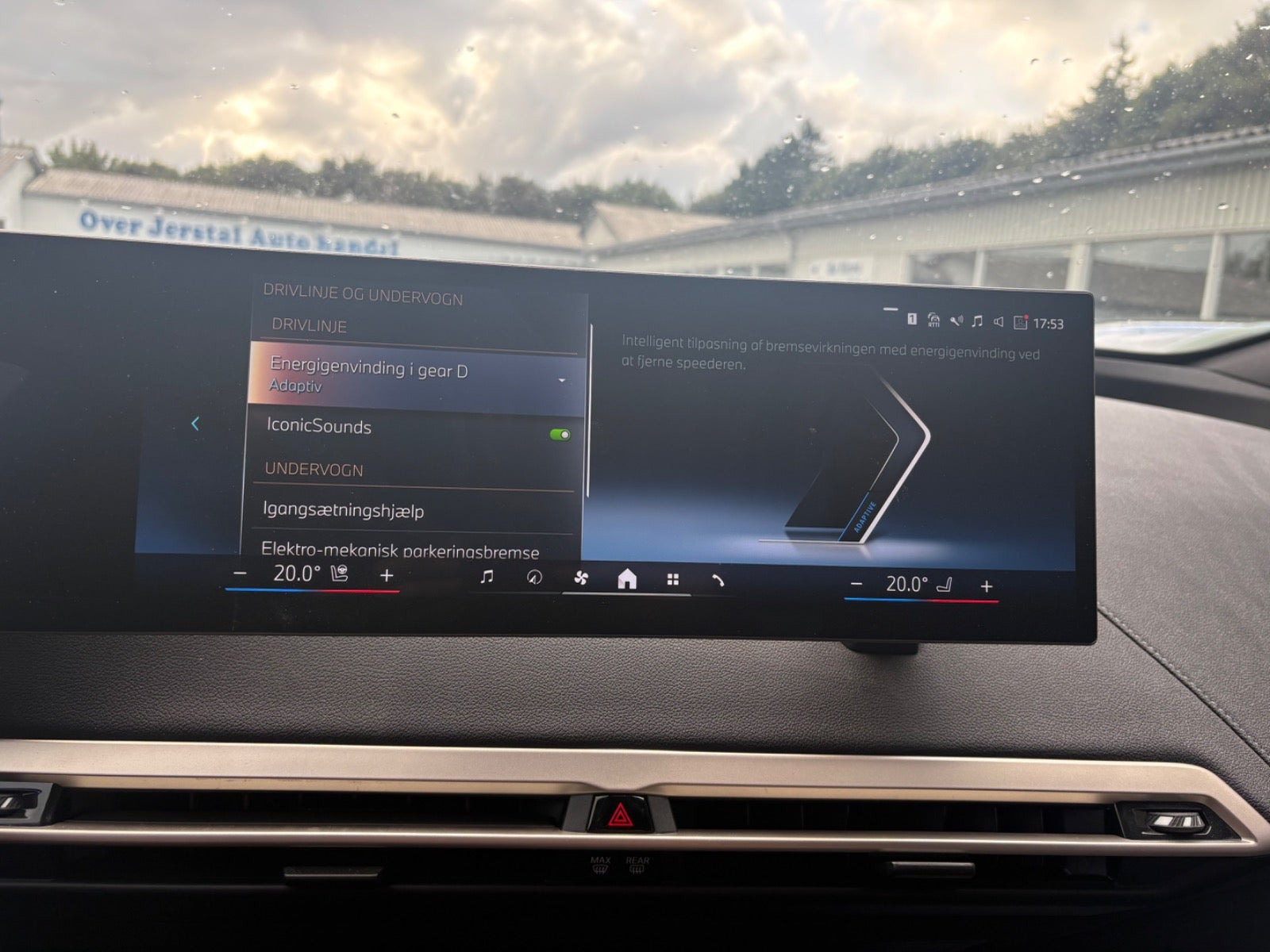 Grå BMW iX fra 2024