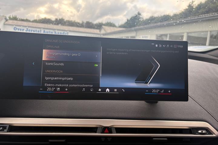 Grå BMW iX fra 2024