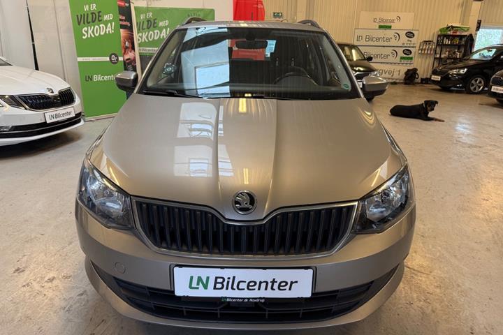 Beige Skoda Fabia fra 2016