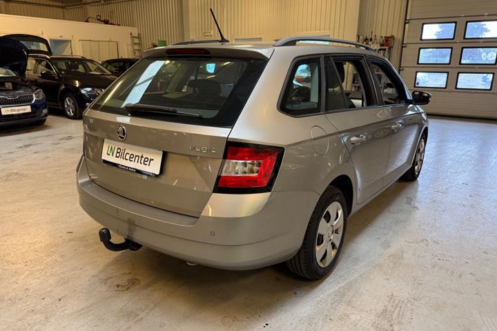 Beige Skoda Fabia fra 2016