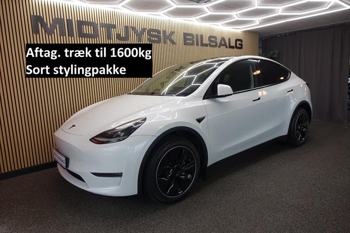 Hvid Tesla Model Y fra 2023