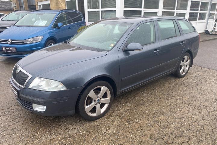 Grå Skoda Octavia fra 2007