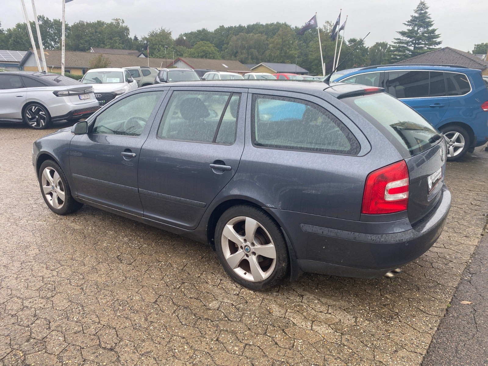 Grå Skoda Octavia fra 2007