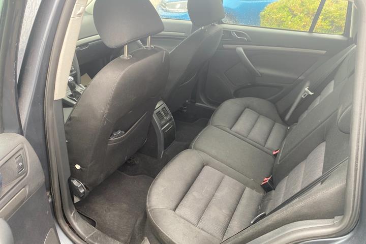 Grå Skoda Octavia fra 2007