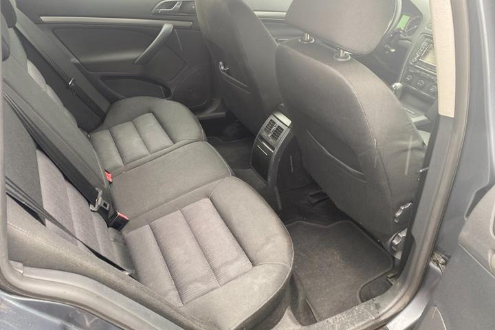 Grå Skoda Octavia fra 2007