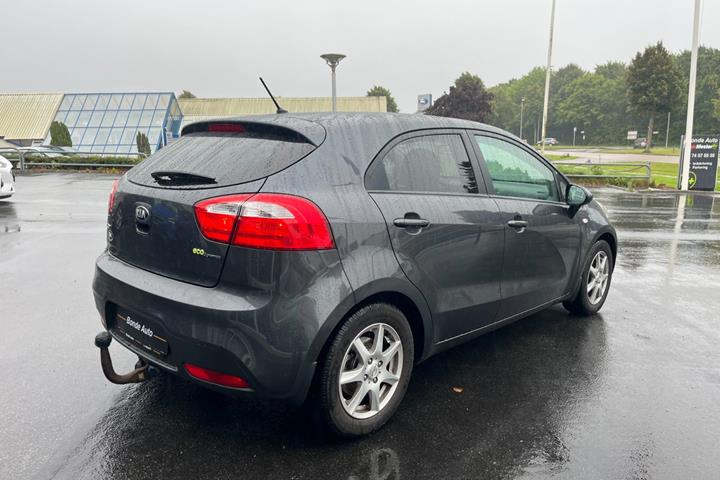 Grå Kia Rio fra 2014