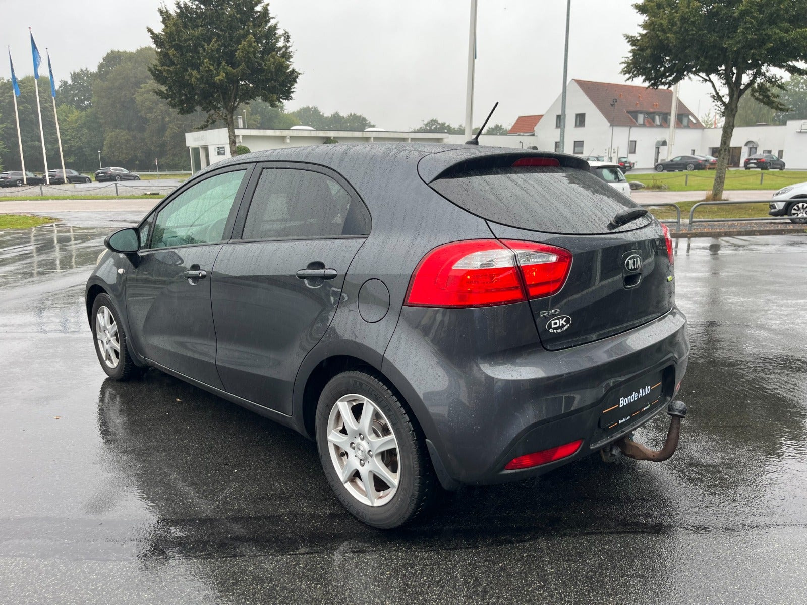 Grå Kia Rio fra 2014