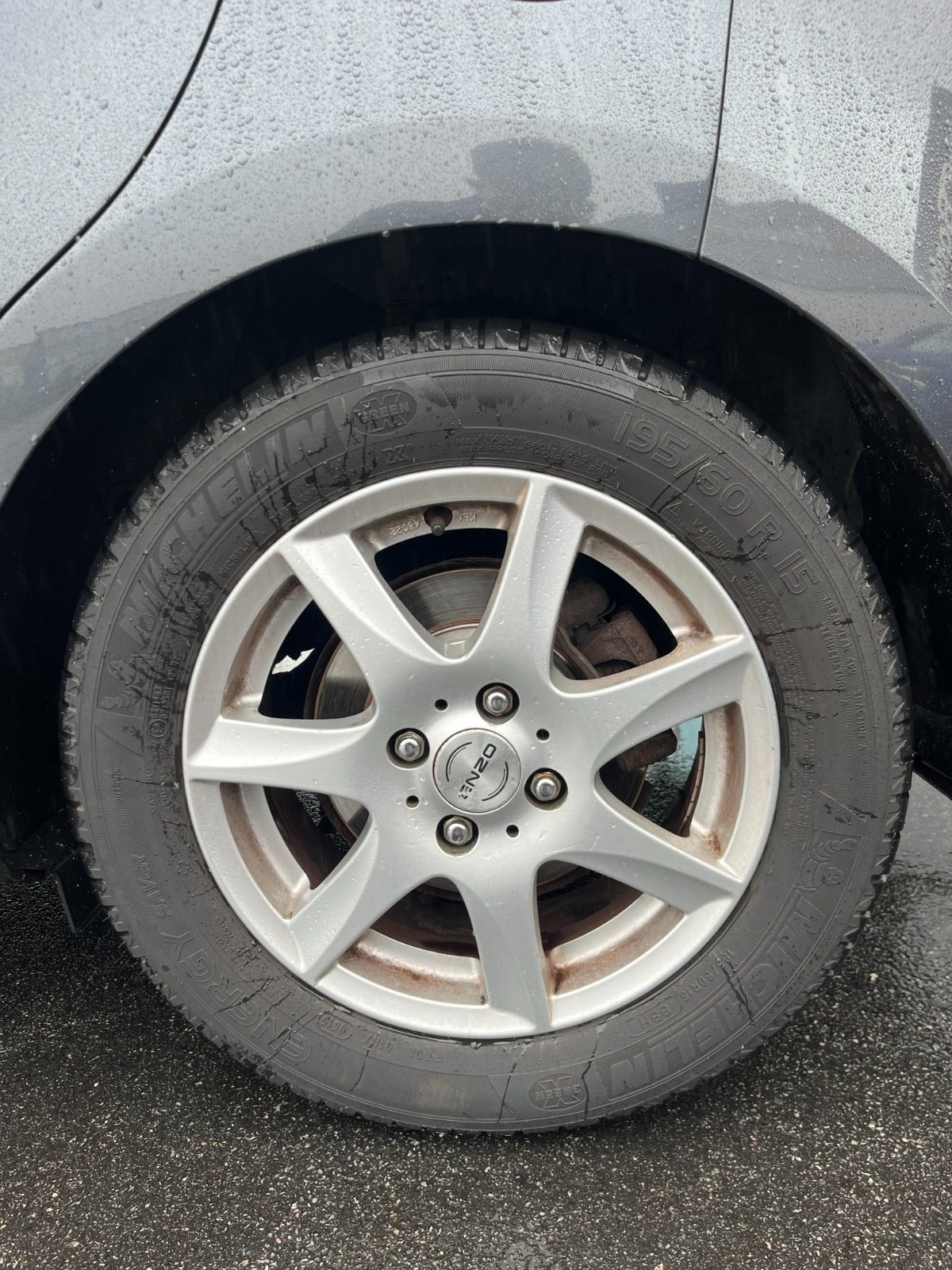 Grå Kia Rio fra 2014