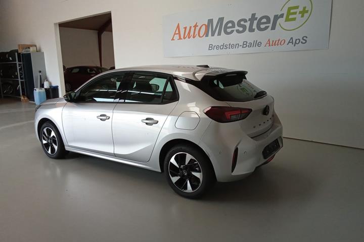 Sølv Opel Corsa-e fra 2024