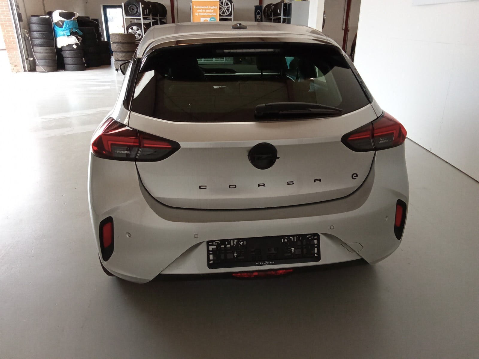 Sølv Opel Corsa-e fra 2024