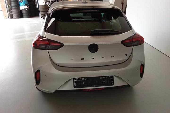 Sølv Opel Corsa-e fra 2024