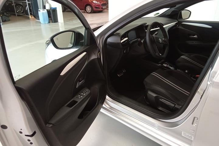 Sølv Opel Corsa-e fra 2024