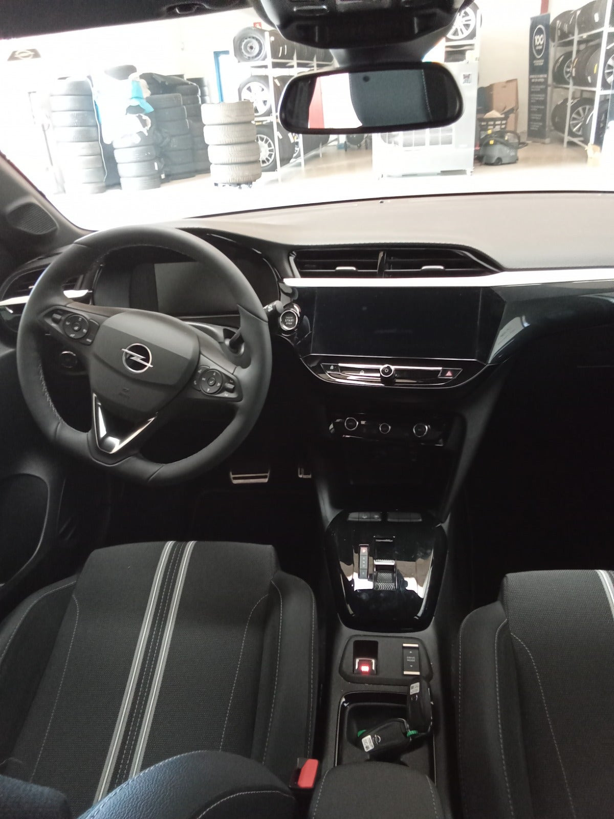 Sølv Opel Corsa-e fra 2024