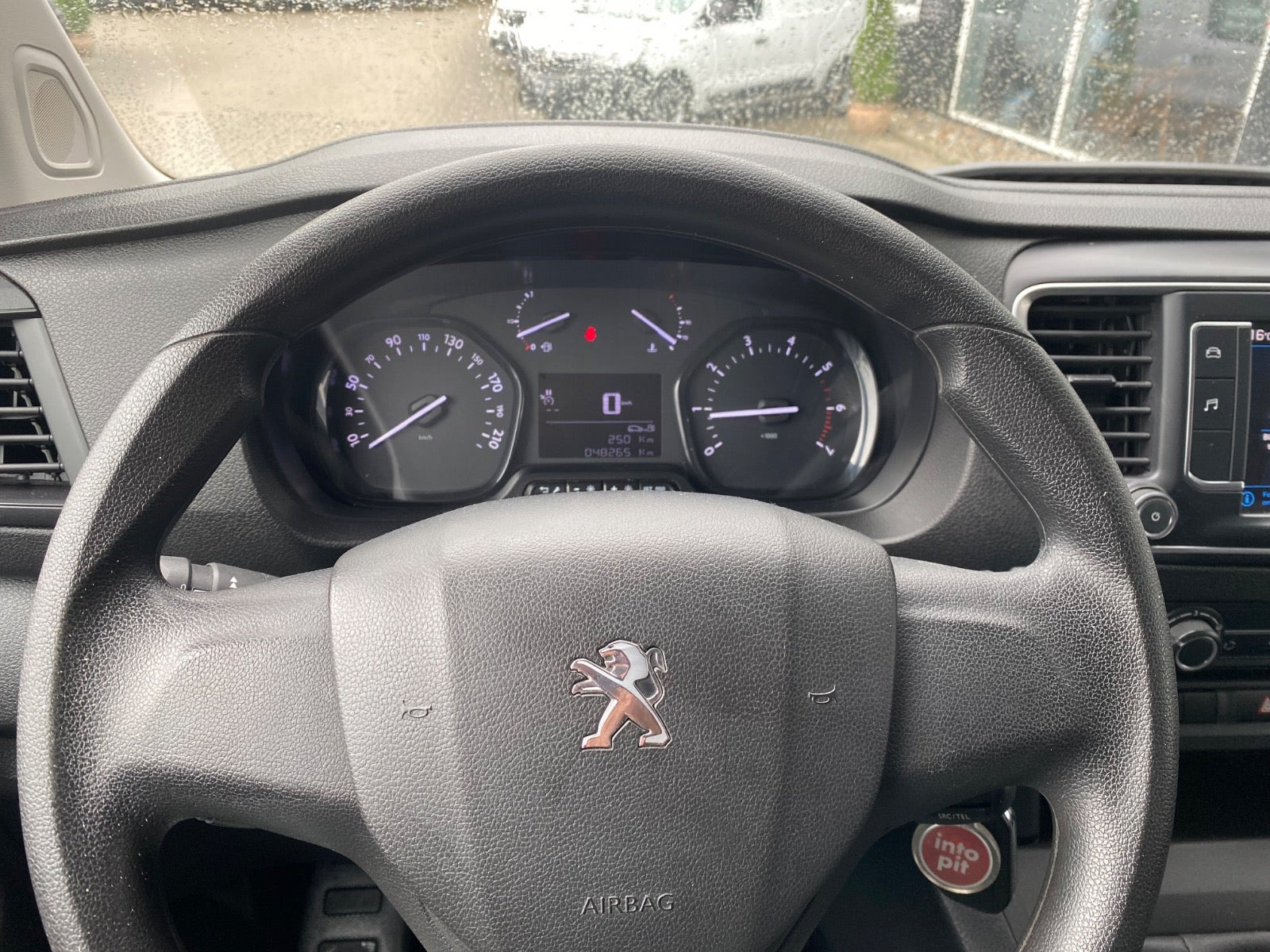 Hvid Peugeot Expert fra 2024