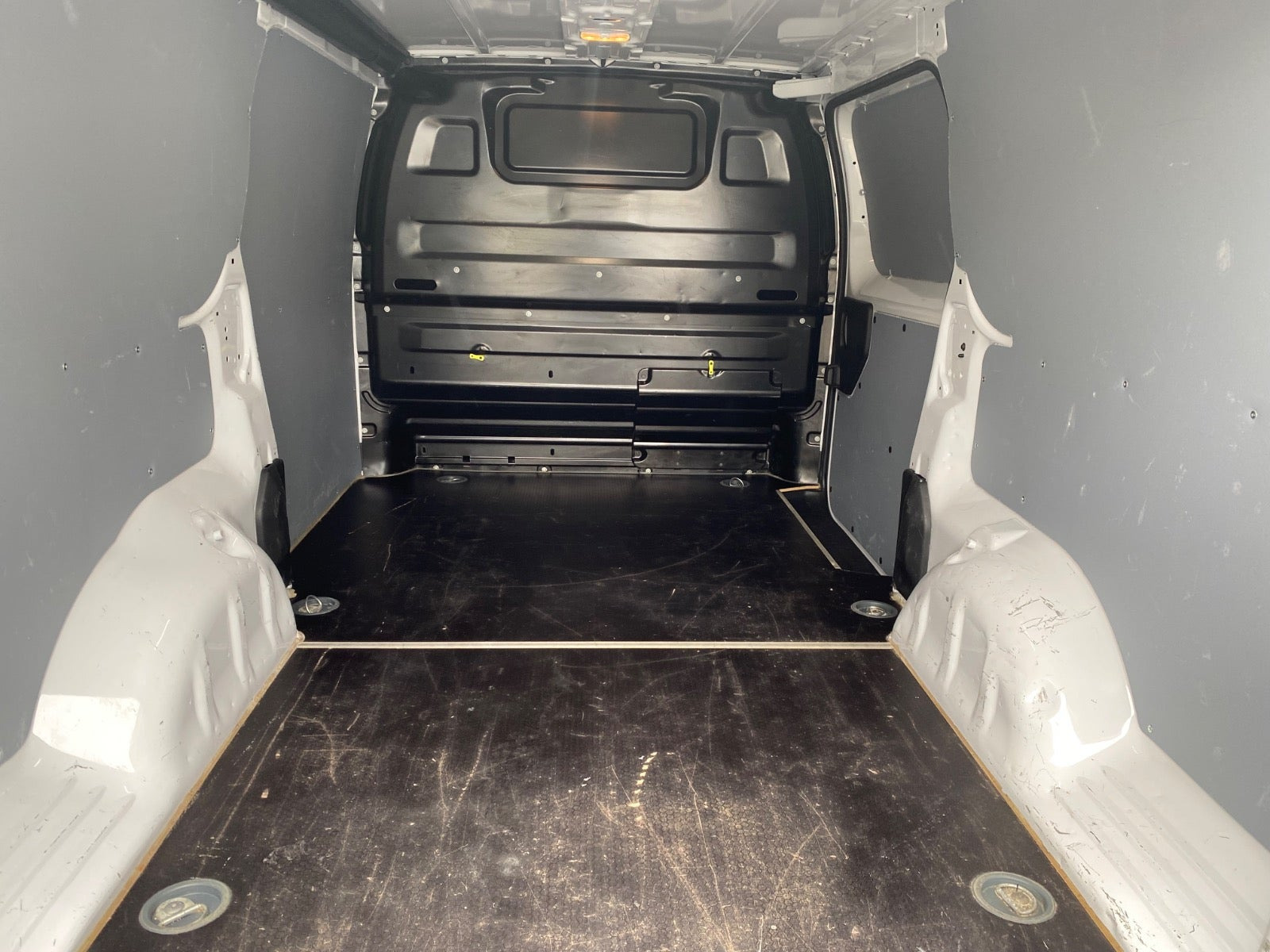 Hvid Peugeot Expert fra 2024