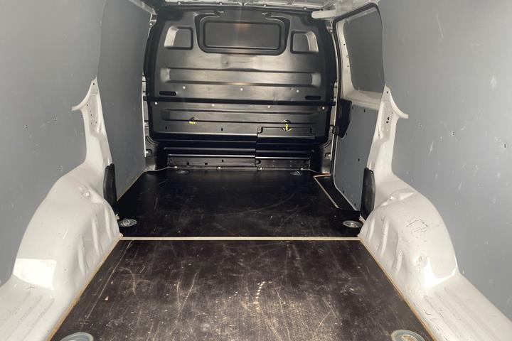 Hvid Peugeot Expert fra 2024