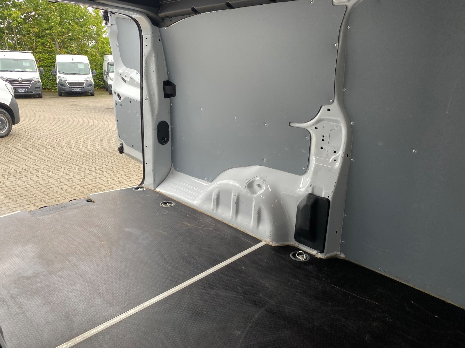 Hvid Peugeot Expert fra 2024