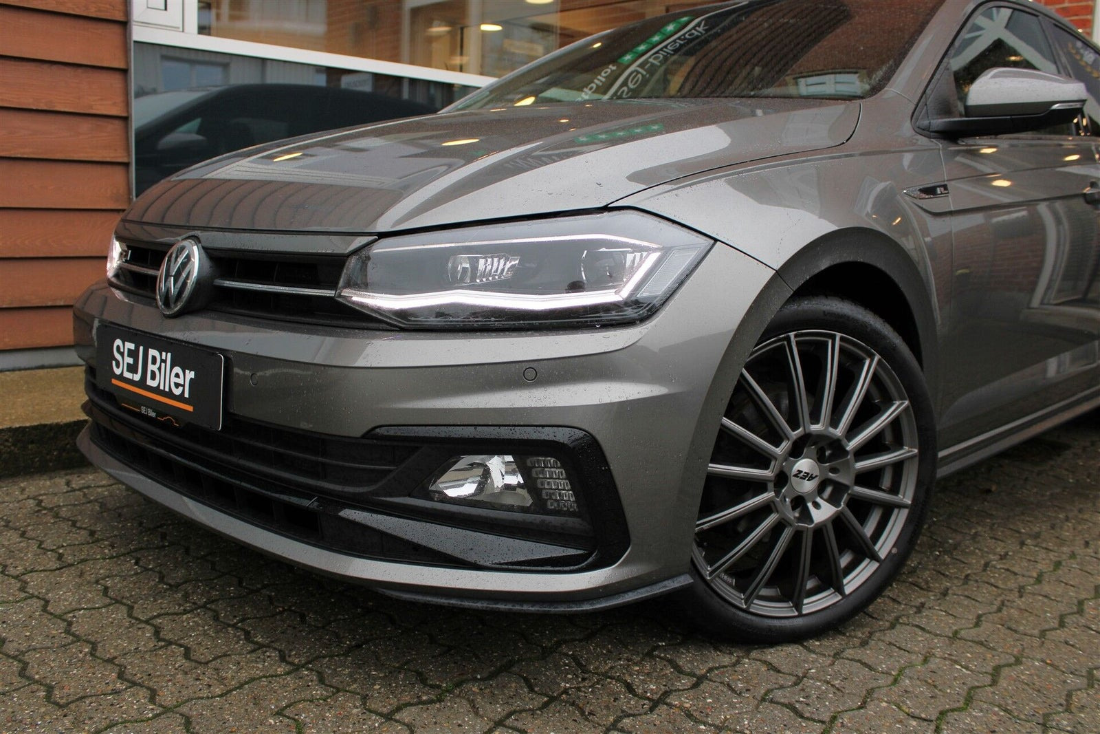 Grå VW Polo fra 2019