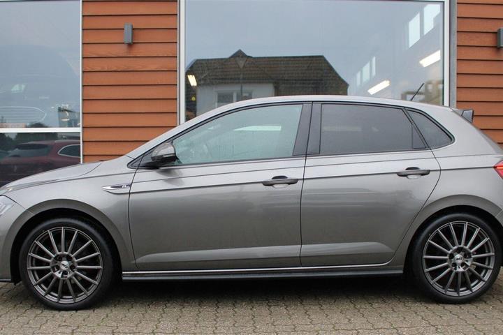 Grå VW Polo fra 2019