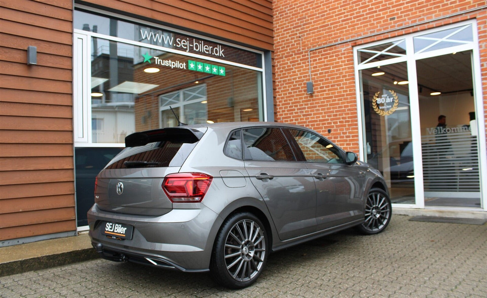Grå VW Polo fra 2019