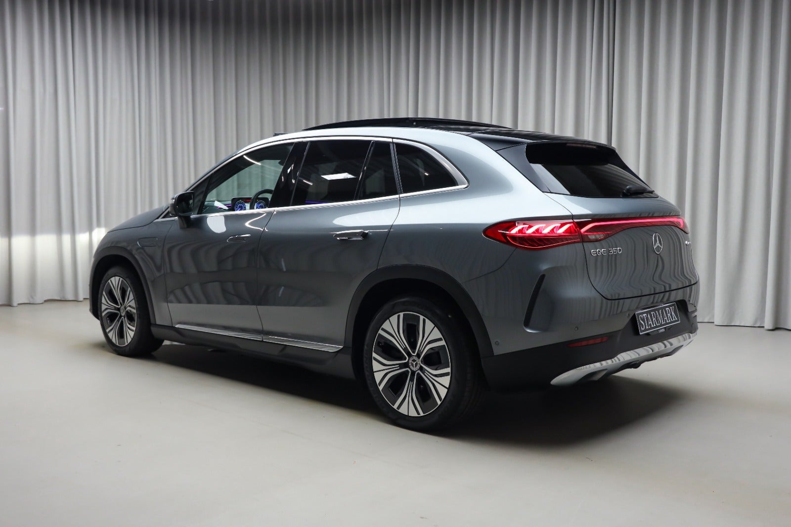 Grå Mercedes EQE350 SUV fra 2023