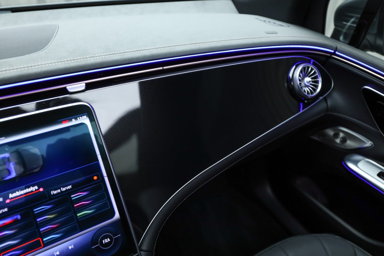Grå Mercedes EQE350 SUV fra 2023