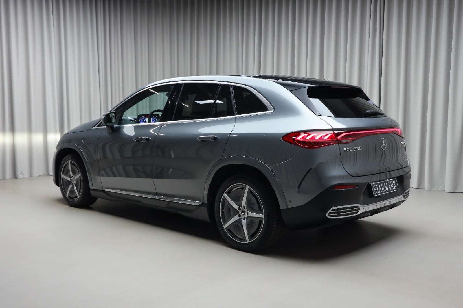 Grå Mercedes EQE350 SUV fra 2026