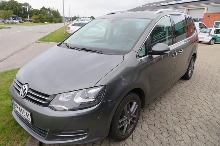 Grå VW Sharan fra 2014