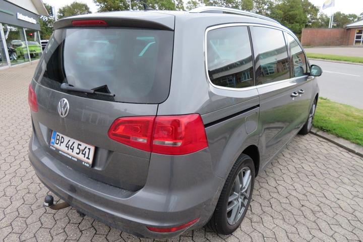 Grå VW Sharan fra 2014