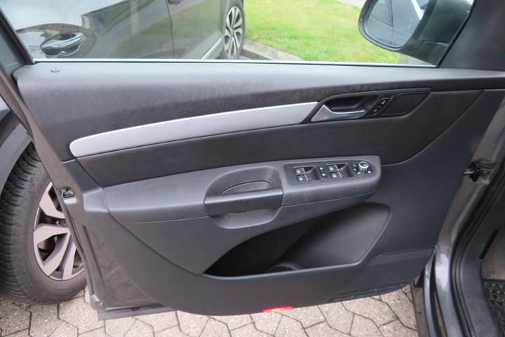 Grå VW Sharan fra 2014