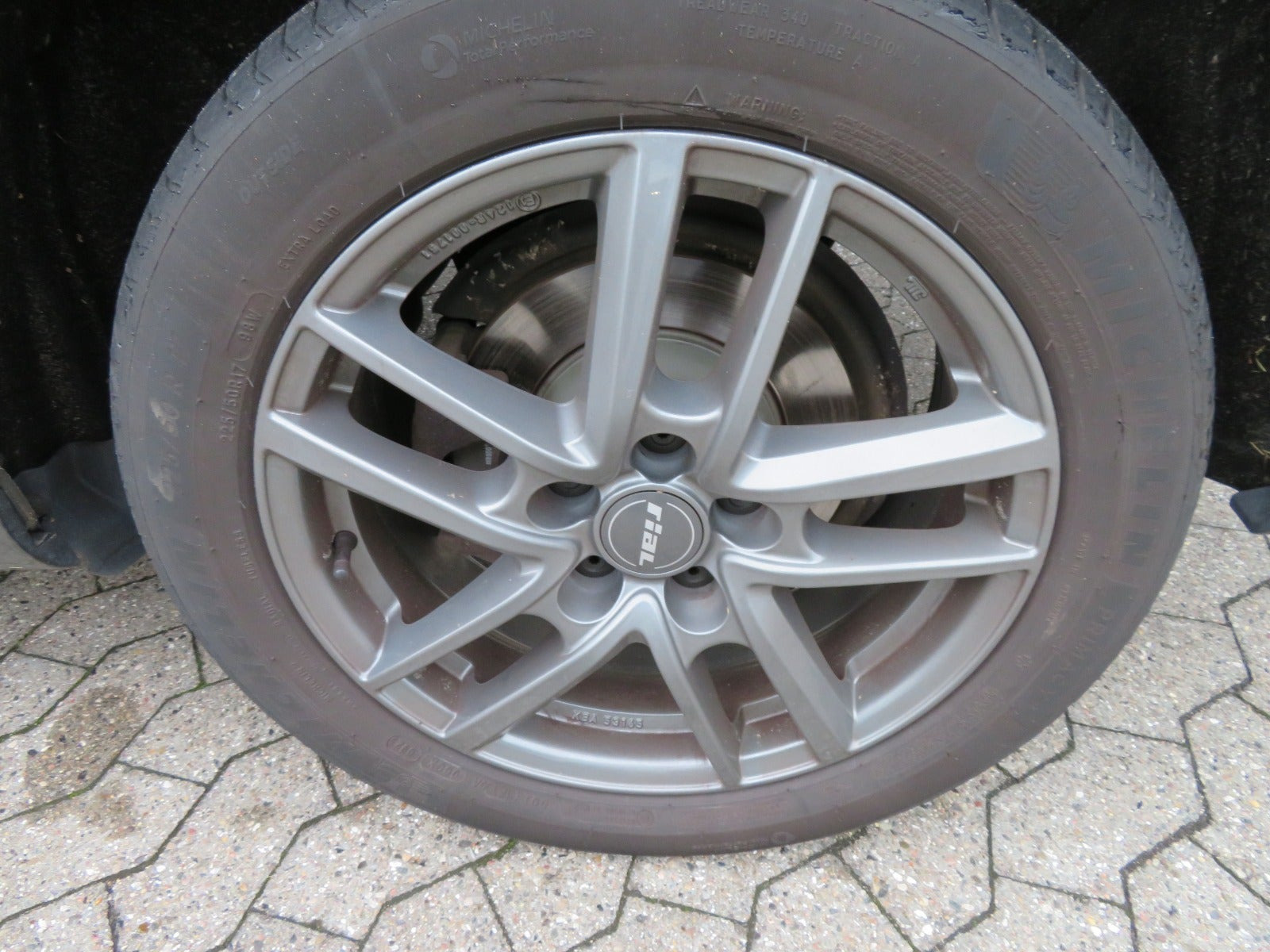 Grå VW Sharan fra 2014